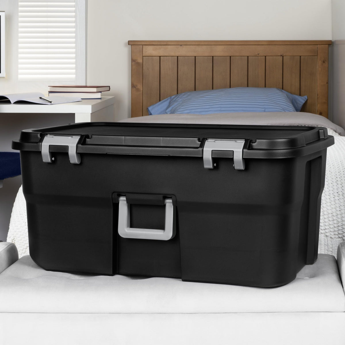 22 Gallon Wheeled Storage Trunk Z2846