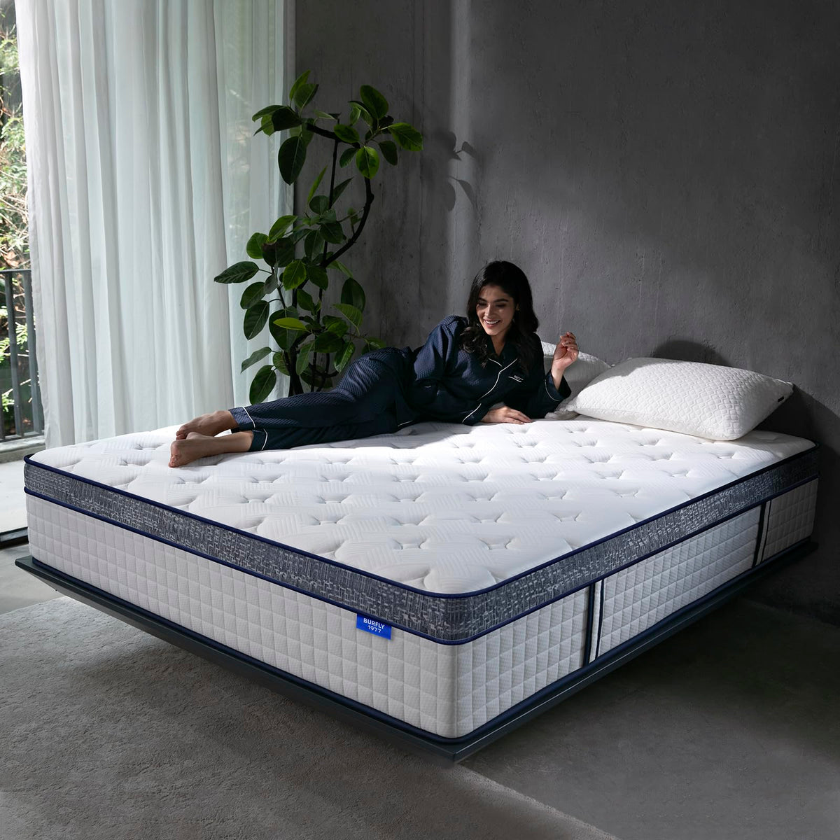 Queen Size 12 Inch Hybrid Memory Foam Mattress H43761