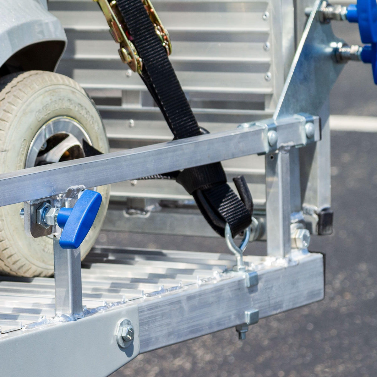 Scooter Wheelchair Hitch Carrier with Ramp, 500 lb Capacity H947